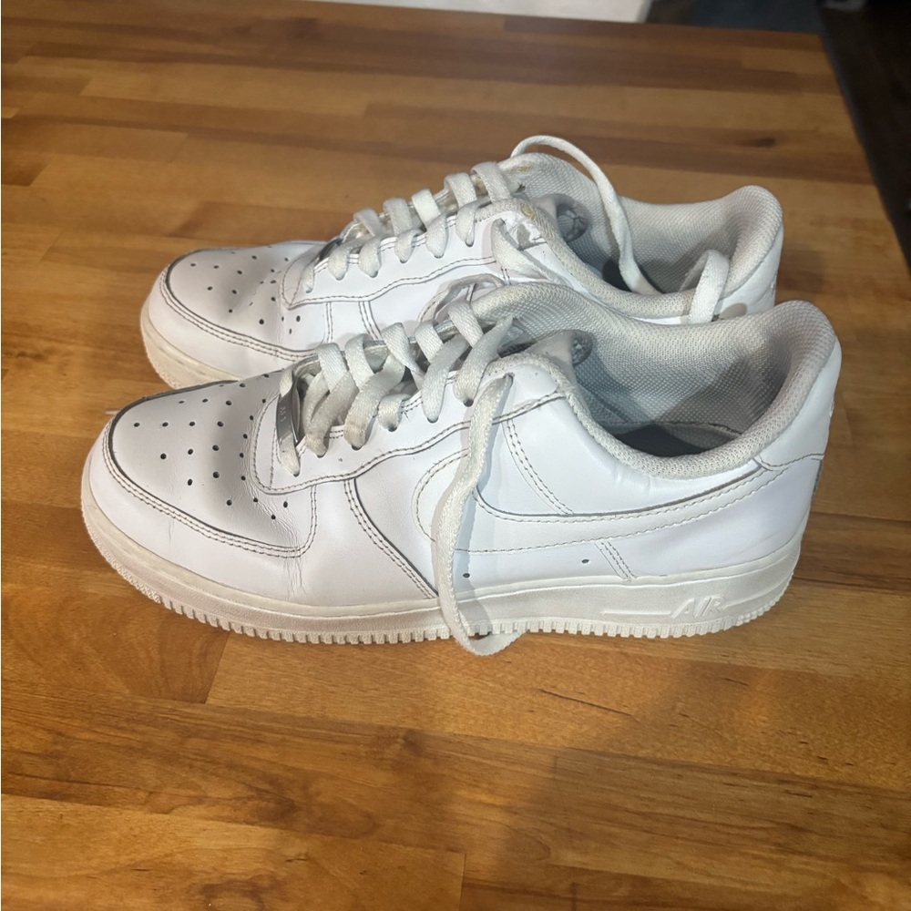 Nike air Women's White Leather Sneakers - 8.5